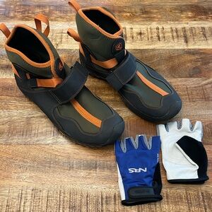 Keen Water Gorge Boots,Men’s size 13, never worn. NRS fingerless paddling gloves